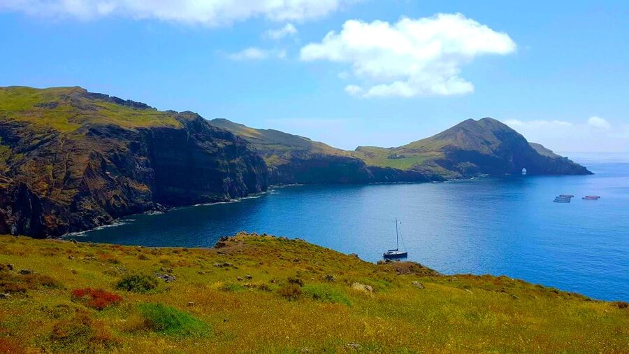 From Funchal: Ponta de São Lourenço/Caniçal Full-Day Hike - Volcanic rock formations and the geology you can read with your eyes