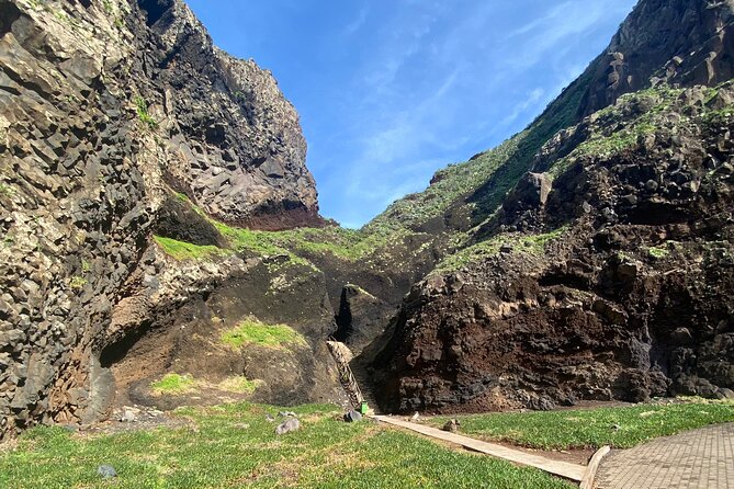 Full Day East Tour at Pico do Arieiro and Santana with Pickup - Ponta de São Lourenço: rugged peninsula cliffs and ocean views