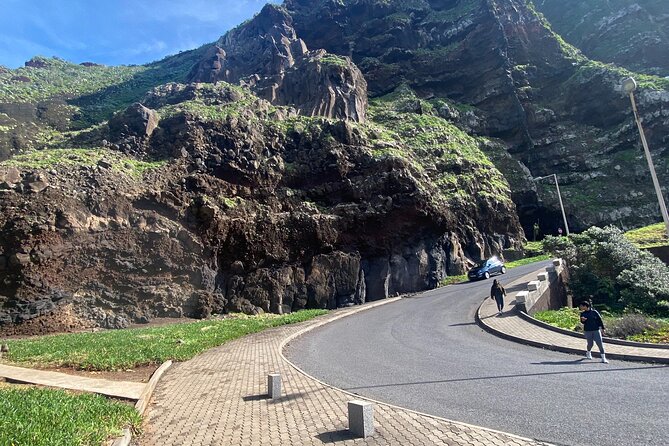 Full Day East Tour at Pico do Arieiro and Santana with Pickup - The guide makes the day: Roberto Camara’s explanations and practical tips