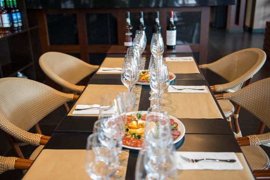 Funchal: Portuguese Wine Tasting with Sommelier - What 90 minutes feels like, step-by-step