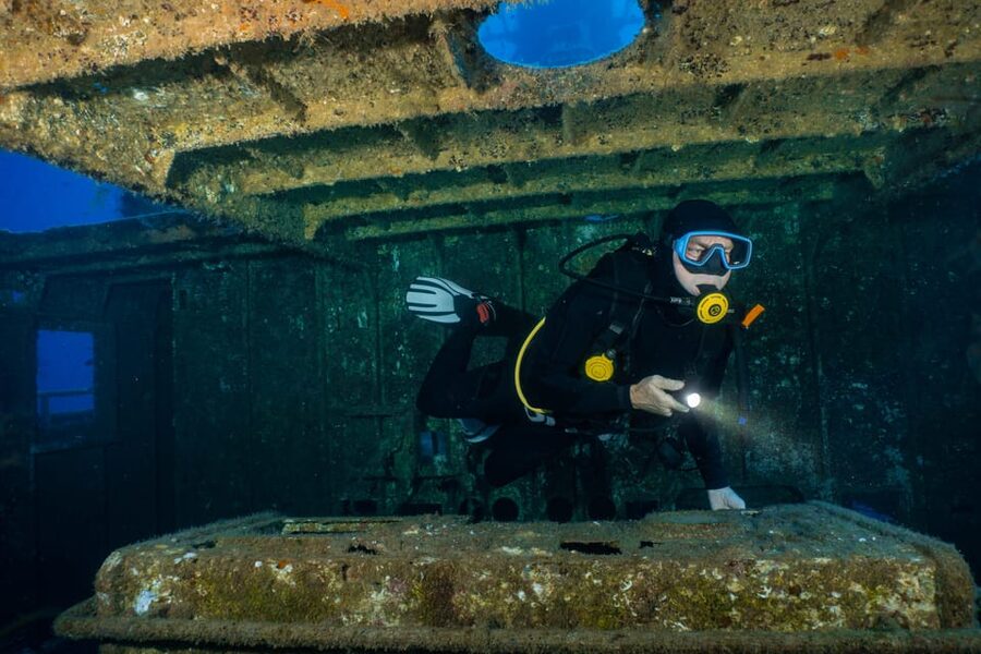 Funchal: Wreck dive F488 Frigate - certified divers - Logistics on return: equipment back, hot shower, and logbook stamps