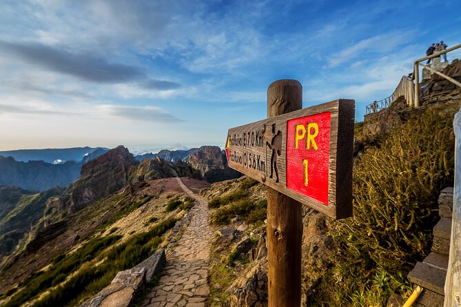Half Day Jeep Safari Tour at Pico Areeiro and Santo da Serra - Pico do Areeiro: the high point stop with real photo value