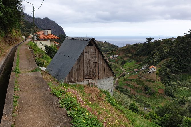 Levada da Referta - Castelejo - Castelejo to the water channel: what the first portion of the walk is like