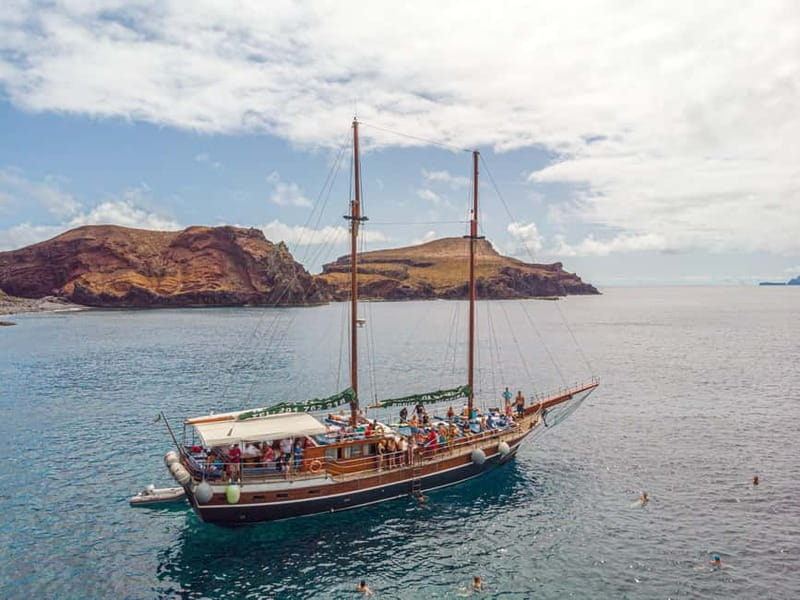Madeira : 5 hour East Coast boat excursion - Getting to Av. Do Mar and boarding at Funchal Marina