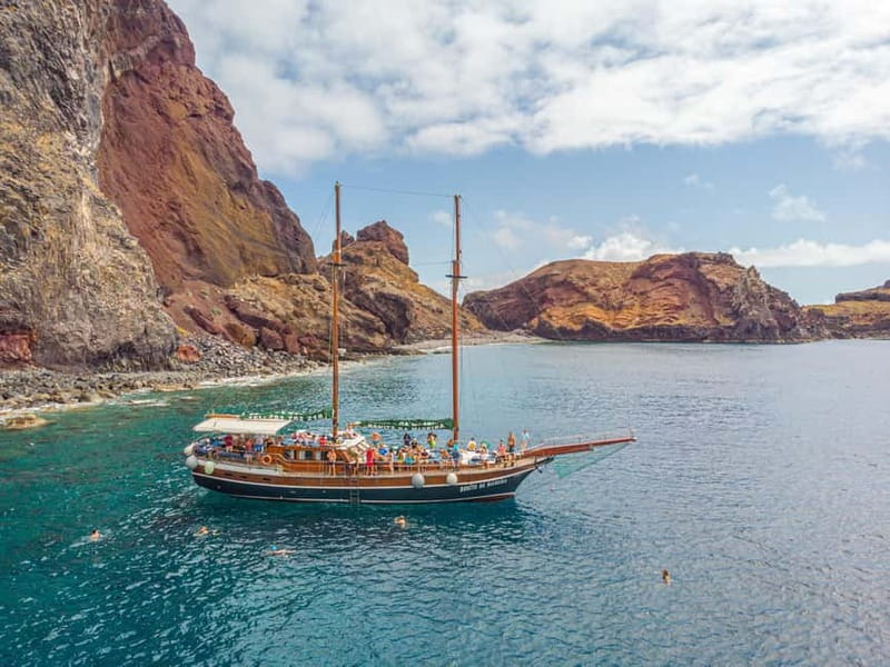 Madeira : 5 hour East Coast boat excursion - The crew vibe and why the explanations matter