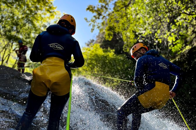 Madeira Canyoning Intermediate - Safety on steep rock, from briefing to belay moments