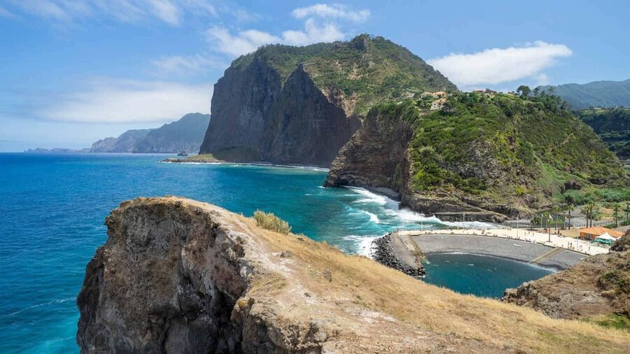 Madeira Funchal:East Tour Pico Arieiro & Santana&Laurissilva - Pico do Arieiro at 1,818 m: the viewpoint stop that frames the whole island