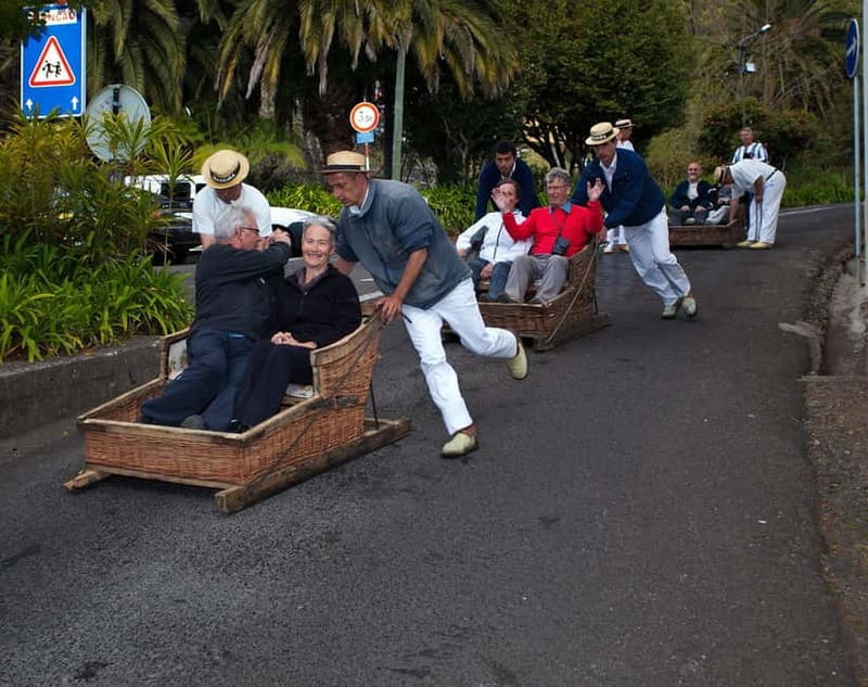 Madeira: Monte Toboggan & Old Town Guided Tuk Tour by MadTuk - Avenida do Mar to Miradouro dos Marmeleiros, where the views come fast