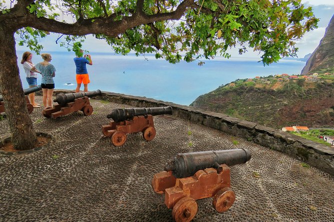 Madeira Peaks - Open 4X4 Full-Day Tour - Porta da Cruz, sugar cane, and Santana’s triangle-house style