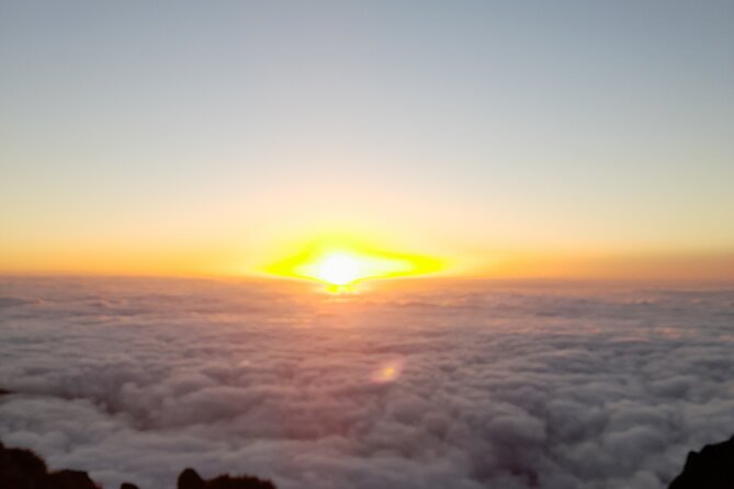 Madeira Pico do Arieiro Sunrise Tour - Stop 1 at Pico do Arieiro: The 1,818 m Sunrise Moment
