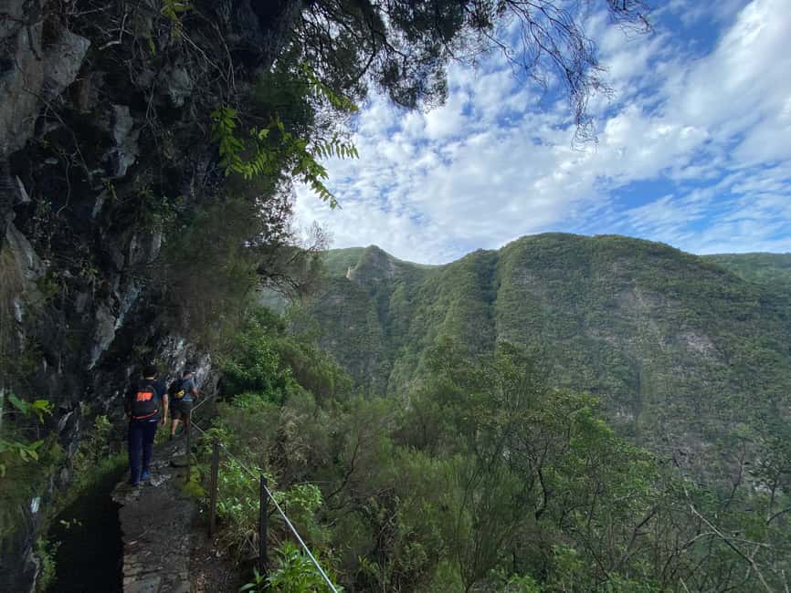 Madeira: PR 9 - Levada do Caldeirão Verde Hike Transfer - The PR9.1 Caminho para Todos add-on, and why your distance can be longer