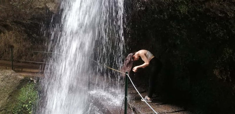 Madeira: Wet your hair in the amazing Levada Nova / Moinhos - From the car to the start of the levada: what the drop-off actually means