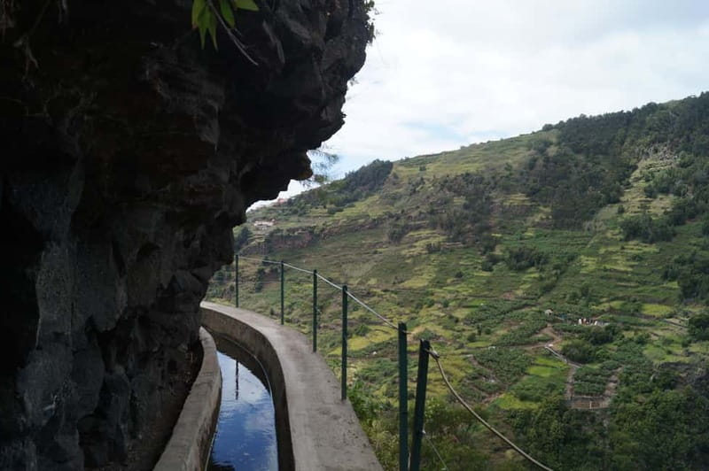 Madeira: Wet your hair in the amazing Levada Nova / Moinhos - Ponta do Sol: why the sea break is built into the day