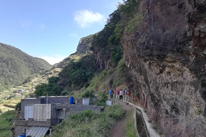 Maroços - Mimosa Valley - Price and value for a 2-hour guided hike with transfers
