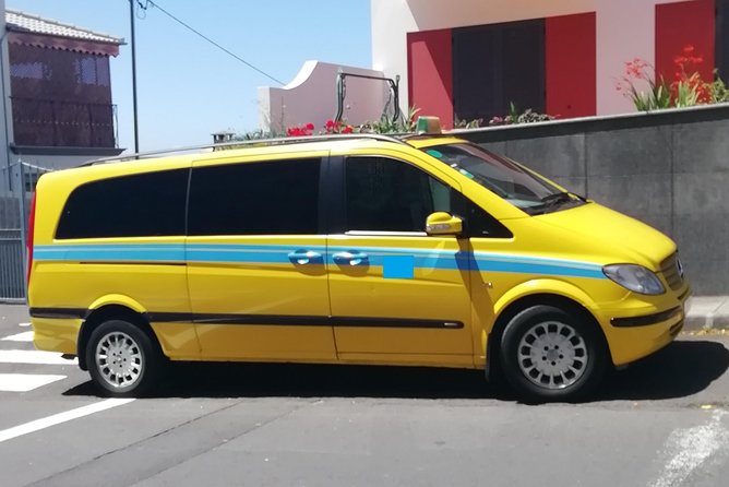 Minibus Transfer: Madeira Airport - Funchal - Where You Meet the Driver, Next to the Tourism Shop