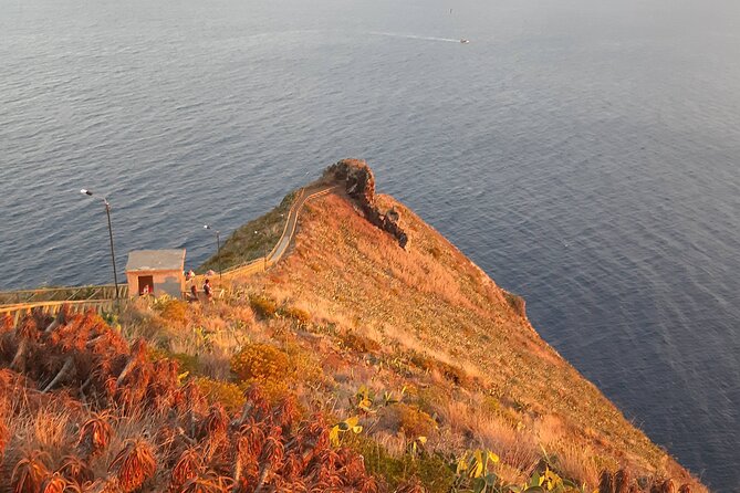Private Madeira Sunset Cristo Rei Tour - Guides, live commentary, and the pacing that helps you enjoy sunset