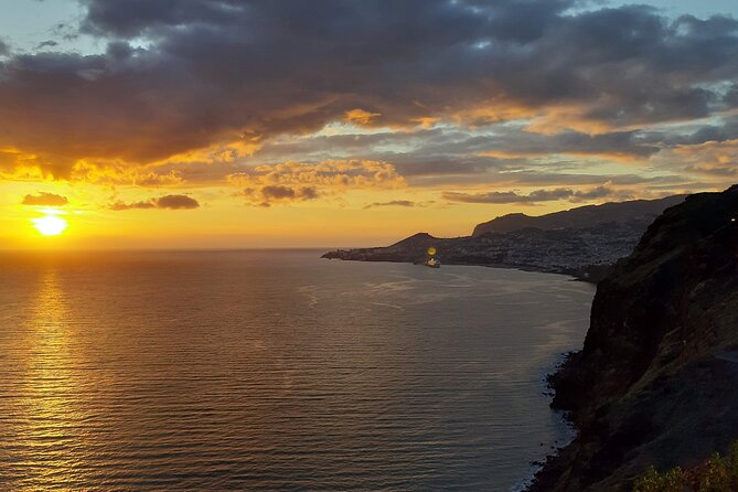 Private Madeira Sunset Cristo Rei Tour - The 3-hour flow: pickup, one viewpoint hour, then back to Funchal