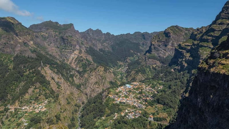 Private Vespa Tour Nun´s Valley,Câmara Lobos,CaboGirão(4hrs) - Getting set up in Funchal, then heading for Pico dos Barcelos