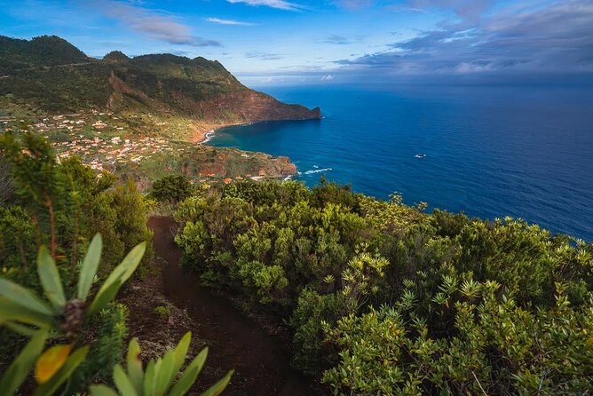 Santana / Typical Houses Tour - Faial’s Fortress Stop and Penha de Águia: A Viewpoint With Meaning