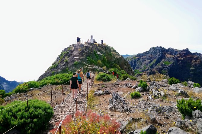 Sunrise Guided Hike PR1 Pico do Areeiro Pico Ruivo small group - The Walk Toward Pico Ruivo: Where Clouds Become Part of the View