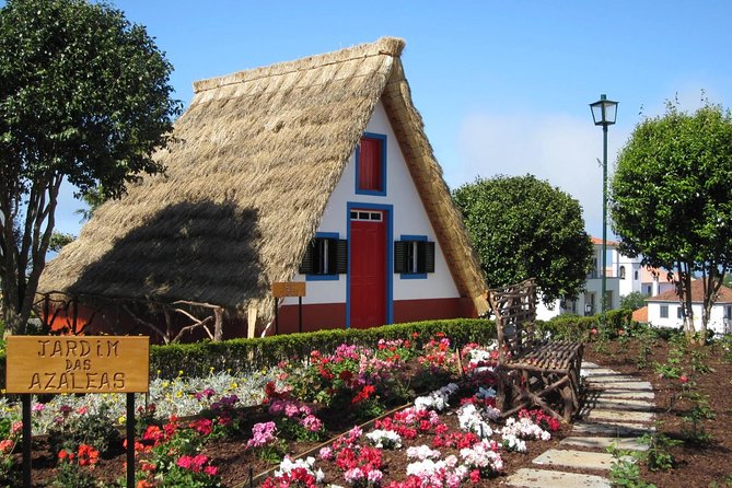 Tour - 8 Villages to the East - Santana: Triangular Gabled Houses and Color-Loaded Streets
