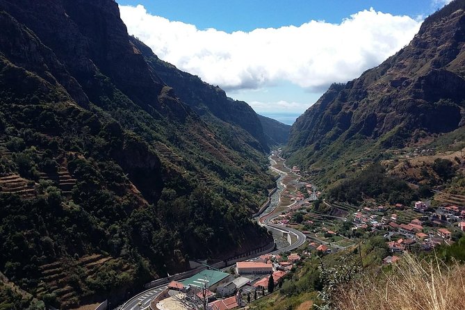 Tour - 8 Villages to the West - Miradouro da Santinha: short stop, high payoff views