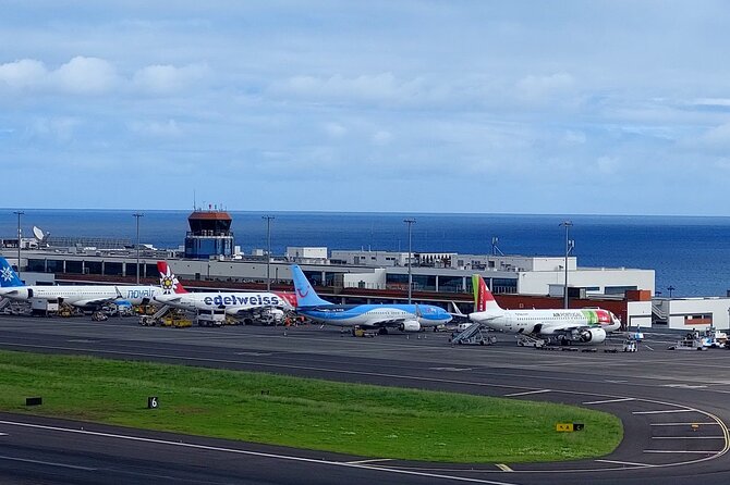Transfer Privado e Confiável: Aeroporto → Funchal (ou vice-versa) - Car Comfort for 10 to 40 Minutes Into Santa Cruz, Caniço, or Funchal
